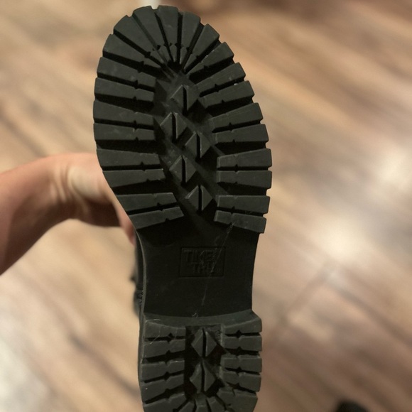 🖤Black Ankle Boots with White Stitching - Picture 8 of 8